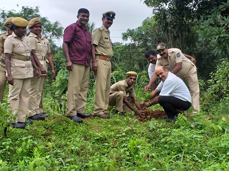 ಬೆಳ್ಳಾರೆ: ಗೃಹರಕ್ಷಕ ದಳದಿಂದ ವನಮಹೋತ್ಸವ