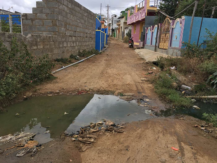 ಹನೂರು: ಅನೈರ್ಮಲ್ಯತೆಯಿಂದ ತಾಂಡವಾಡುತ್ತಿರುವ ಗುರು ನಗರ ಕಾಲೊನಿ