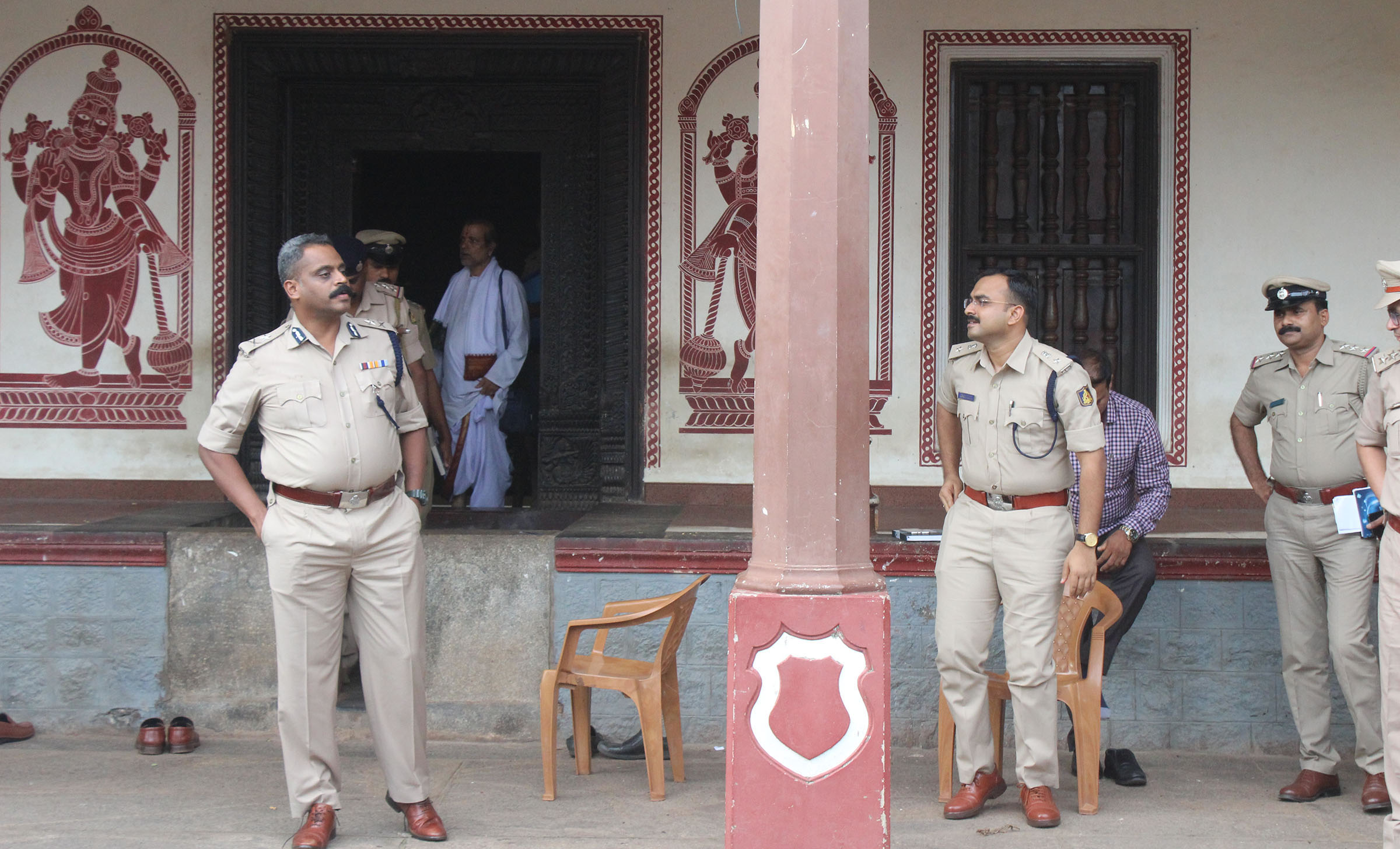 ಐಜಿಪಿಯಿಂದ ಶಿರೂರು ಎರಡೂ ಮಠಗಳಲ್ಲಿ ಪರಿಶೀಲನೆ