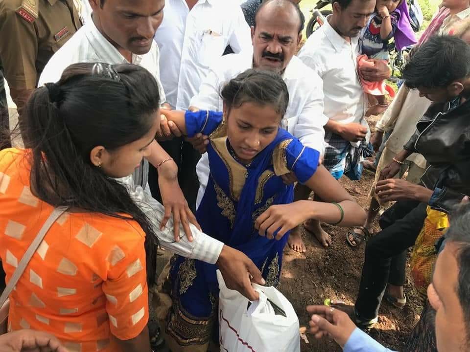 ದಾವಣಗೆರೆ: ಅಪಘಾತದ ಗಾಯಾಳುಗಳನ್ನು ತನ್ನ ಕಾರಿನಲ್ಲಿ ಆಸ್ಪತ್ರೆಗೆ ದಾಖಲಿಸಿದ ಶಾಸಕ ರಾಮಪ್ಪ