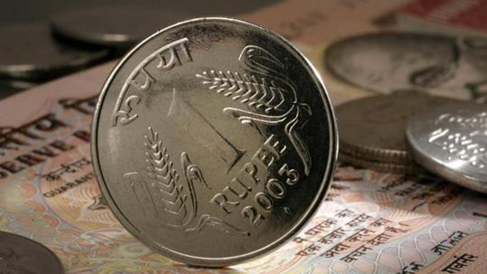 ರೂಪಾಯಿ ಮೌಲ್ಯ ಕುಸಿತ: ದುಬಾರಿಯಾಗಲಿದೆ ಕಾರು, ಟಿವಿ