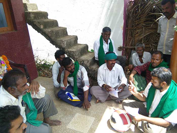 ಹನೂರು: ರೈತ ಸಂಘದ ವತಿಯಿಂದ ಅನಿರ್ಧಿಷ್ಟಾವಧಿ ಧರಣಿ