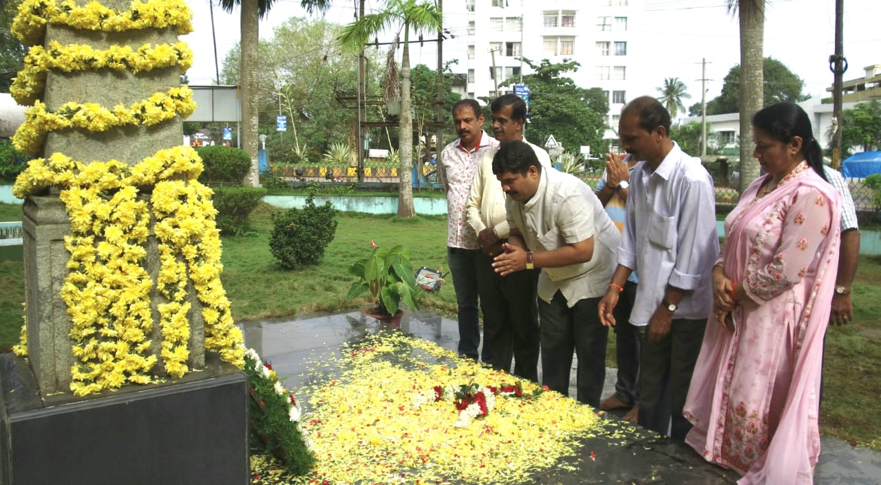 ಕಾರ್ಗಿಲ್ ವಿಜಯ್  ದಿವಸ್: ಕದ್ರಿ ಸ್ಮಾರಕದಲ್ಲಿ ನಮನ