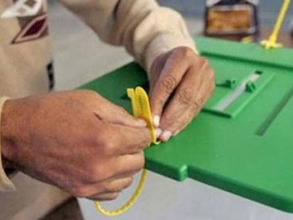 ಏಕೈಕ ದೊಡ್ಡ ಪಕ್ಷವಾಗಿ ಹೊರಹೊಮ್ಮುವಲ್ಲಿ ಇಮ್ರಾನ್ ಖಾನ್ ಅವರ ಪಕ್ಷದ ದಾಪುಗಾಲು