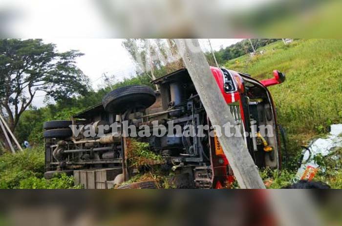 ಮಂಡ್ಯ: ಖಾಸಗಿ ಬಸ್ ಉರುಳಿ ಓರ್ವ ಮೃತ್ಯು; ಹಲವರಿಗೆ ಗಾಯ