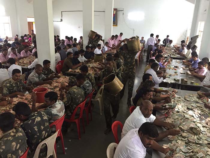 ಹನೂರು: ಮಲೆಮಹದೇಶ್ವರ ಬೆಟ್ಟದ ಹುಂಡಿಗಳ ಎಣಿಕೆ; 1.35 ಕೋಟಿ ರೂ ಸಂಗ್ರಹ