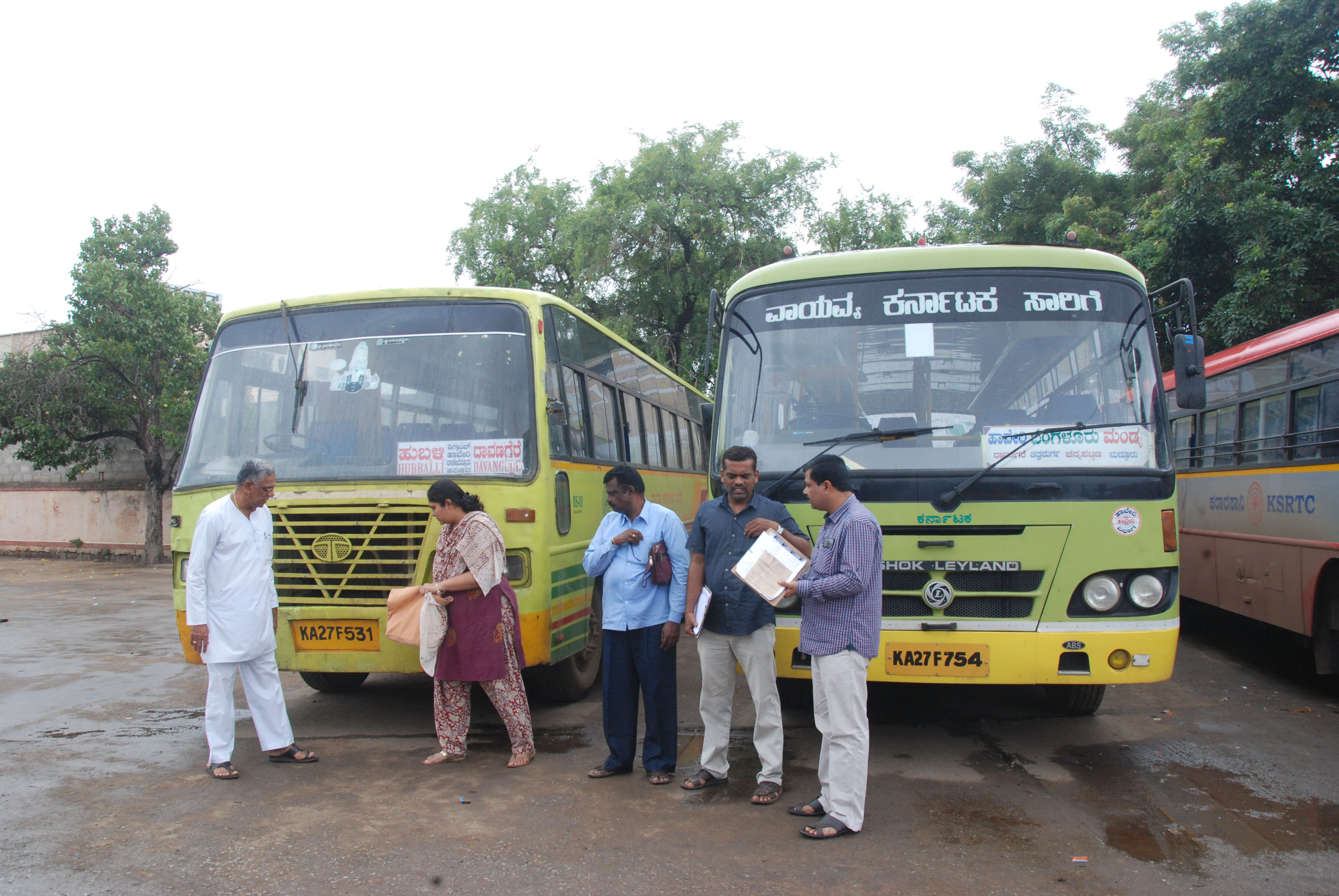 ದಾವಣಗೆರೆ: 2.82 ಕೋಟಿ ರೂ. ಪರಿಹಾರ ನೀಡದ ಕೆಎಸ್‍ಆರ್‍ಟಿಸಿ; 2 ಬಸ್‍ಗಳ ಜಪ್ತಿ