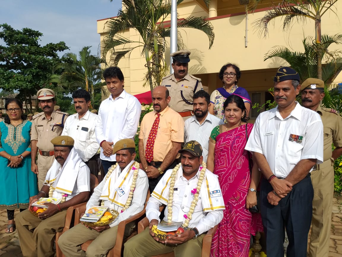 ​ಜಿಲ್ಲಾ ಗೃಹರಕ್ಷಕ ದಳ ಕಚೇರಿಯಲ್ಲಿ ಗೃಹರಕ್ಷಕರಿಗೆ ಸನ್ಮಾನ