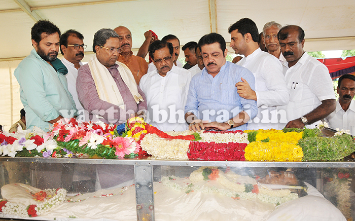 ಡಿಸಿಎಂ ಪರಮೇಶ್ವರ್ ಸಹೋದರ ಶಿವಪ್ರಸಾದ್ ಅಂತ್ಯಸಂಸ್ಕಾರ