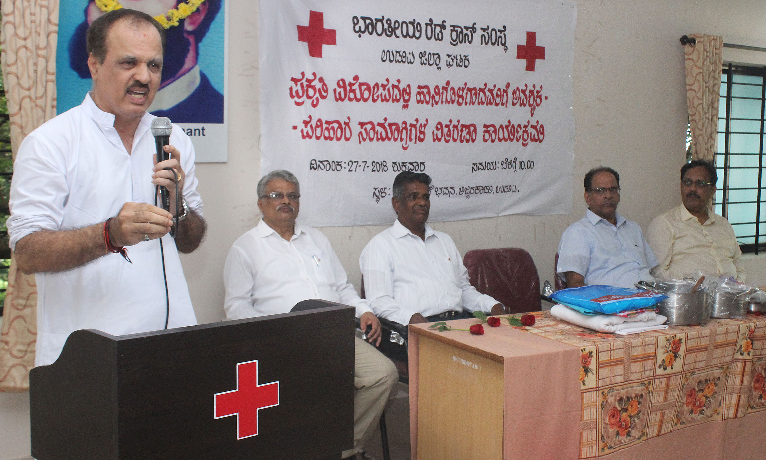 ರೆಡ್‌ಕ್ರಾಸ್‌ನಿಂದ 70 ಫಲಾನುಭವಿಗಳಿಗೆ ಪರಿಹಾರ ಕಿಟ್ ವಿತರಣೆ