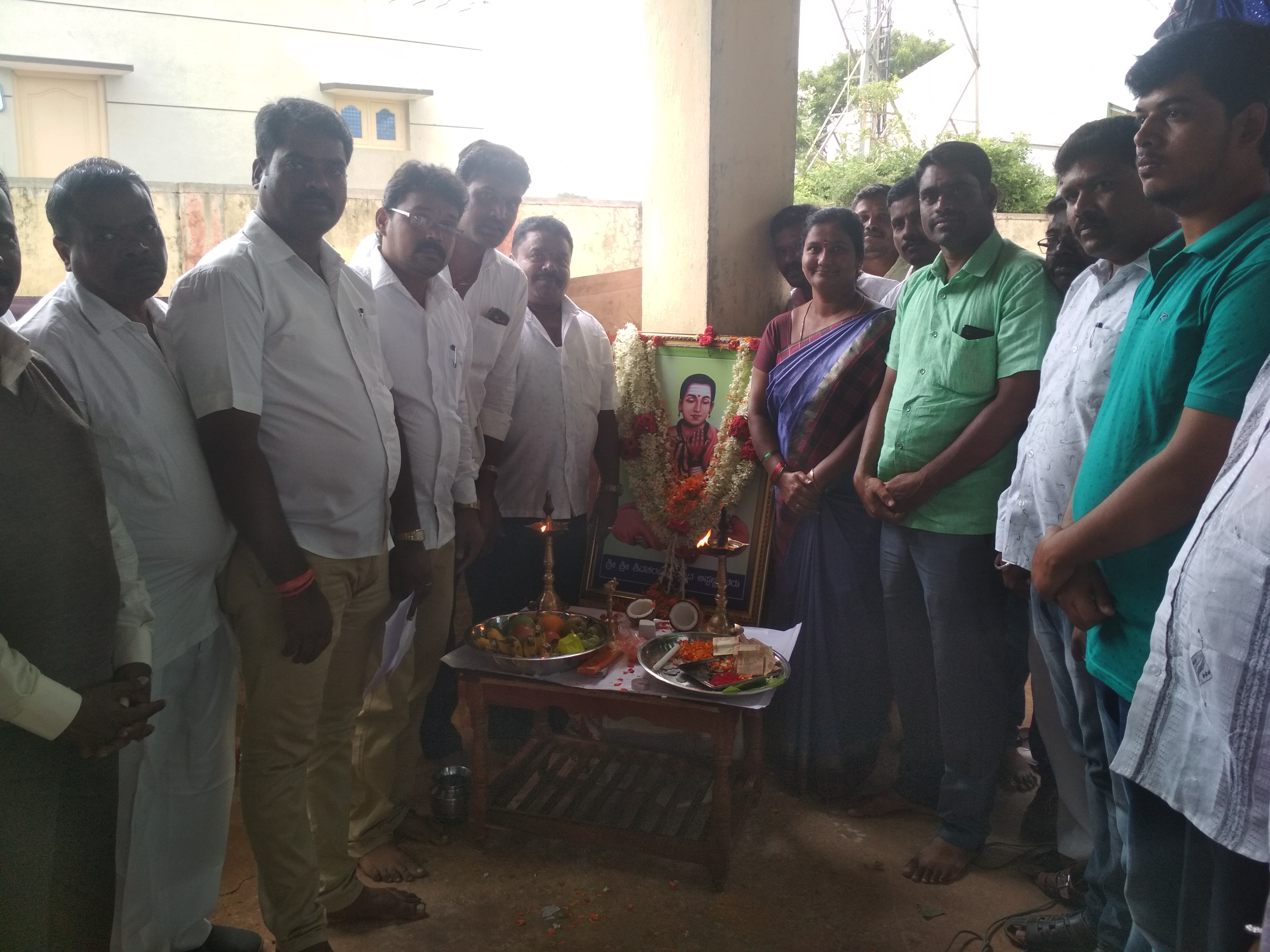 ಹನೂರು: ಸವಿತಾ ಸಮಾಜದ ವತಿಯಿಂದ ಹಡಪದ ಅಪ್ಪಣ್ಣ ಜಯಂತಿ