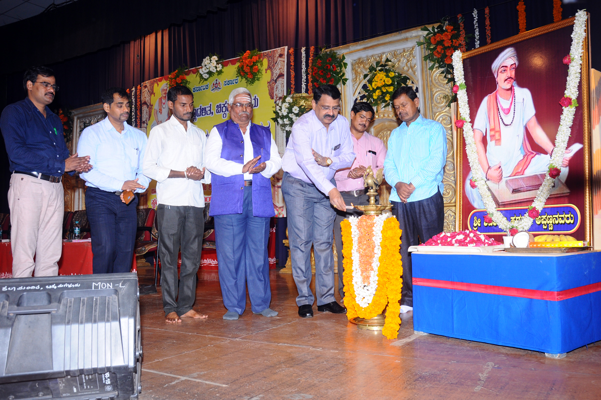 ಚಿಕ್ಕಮಗಳೂರು: ಹಡಪದ ಅಪ್ಪಣ್ಣನವರ ತತ್ವಾದರ್ಶಗಳನ್ನು ಮೈಗೂಡಿಸಿಕೊಳ್ಳಲು ಜಿಲ್ಲಾಧಿಕಾರಿ ಕರೆ