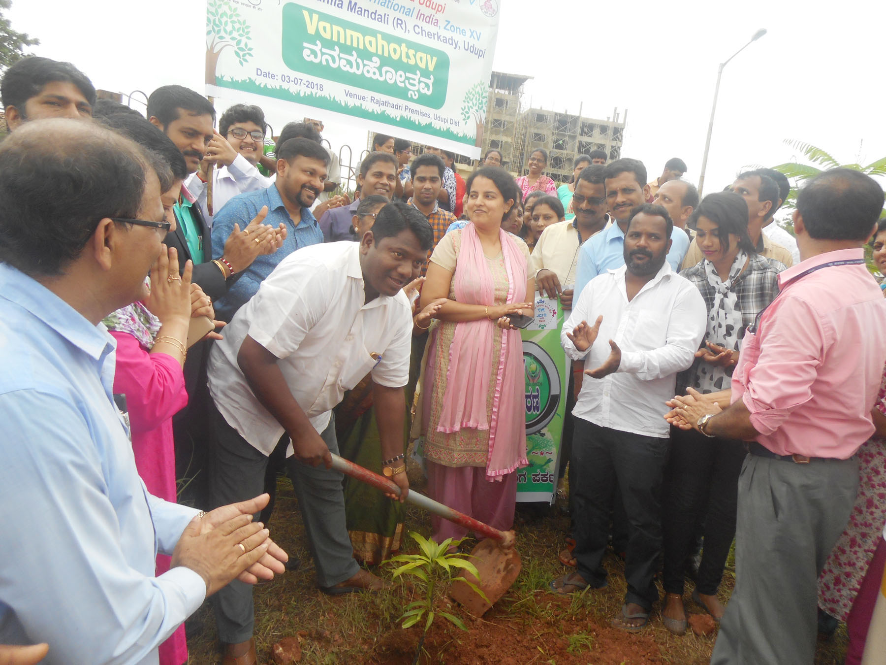ಉಡುಪಿ: ಜಿಲ್ಲಾಧಿಕಾರಿ ಕಚೇರಿ ಆವರಣದಲ್ಲಿ ವನಮಹೋತ್ಸವ ಆಚರಣೆ