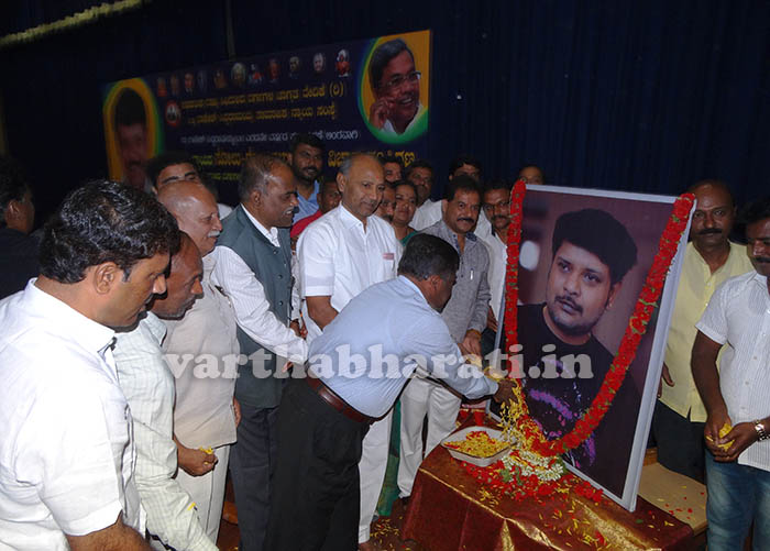 ಮೋದಿ ಮುಕ್ತ ಭಾರತದಿಂದ ಮಾತ್ರ ದೇಶಕ್ಕೆ ಭವಿಷ್ಯ: ಪ್ರೊ.ಮಹೇಶ್ ಚಂದ್ರಗುರು