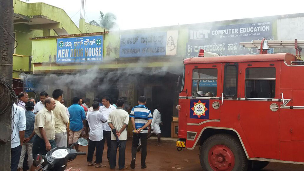 ಉಪ್ಪುಂದ ಬಳಿ ಬೆಂಕಿ ದುರಂತ: ಅಂಗಡಿಗಳು ಬೆಂಕಿಗೆ ಆಹುತಿ