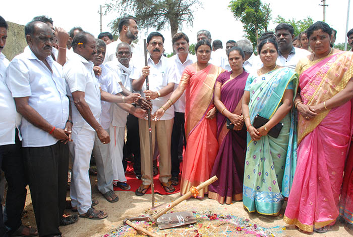 ಹನೂರು: ಆಶ್ರಮ ಶಾಲೆಗಳ ನೂತನ ಕಟ್ಟಡಕ್ಕೆ ಶಿಲಾನ್ಯಾಸ