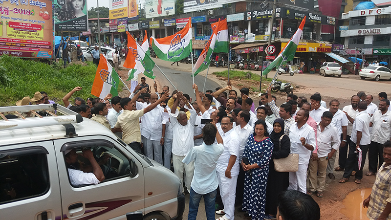 ಕೇಂದ್ರ ಸರ್ಕಾರದ ವೈಫಲ್ಯವನ್ನು ಖಂಡಿಸಿ ತೊಕ್ಕೊಟ್ಟುವಿನಲ್ಲಿ ಪ್ರತಿಭಟನೆ