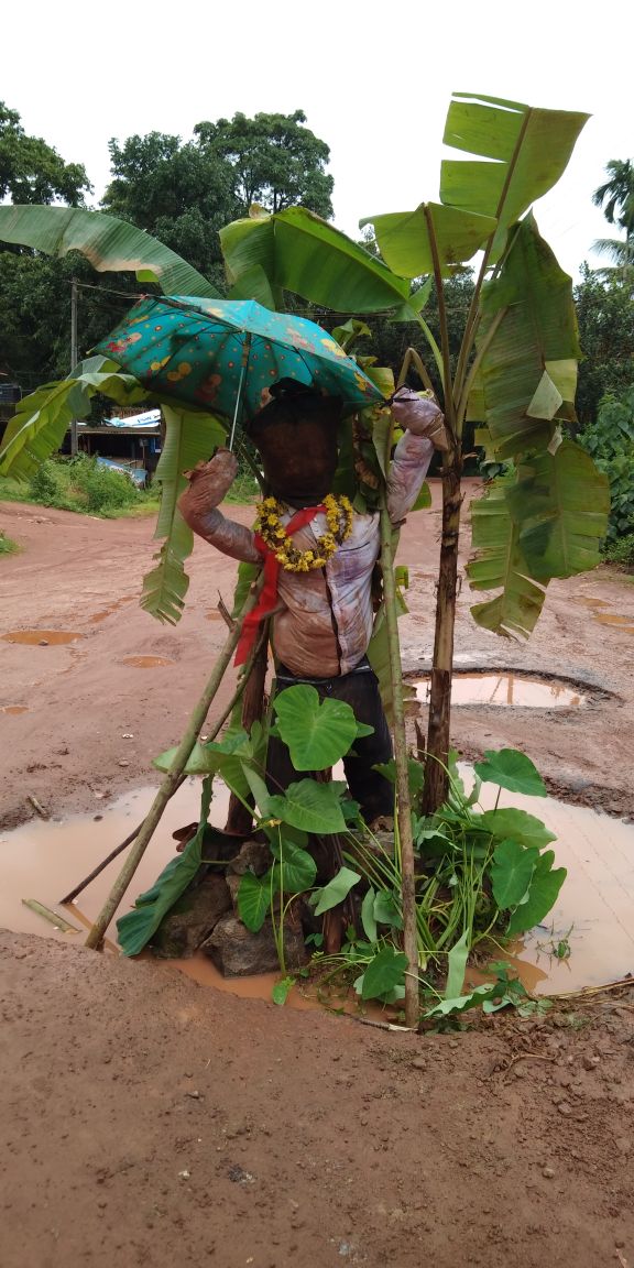 ಪುತ್ತೂರು: ರಸ್ತೆ ದುರಸ್ತಿಗೆ ಆಗ್ರಹಿಸಿ ಹೀಗೊಂದು ಪ್ರತಿಭಟನೆ