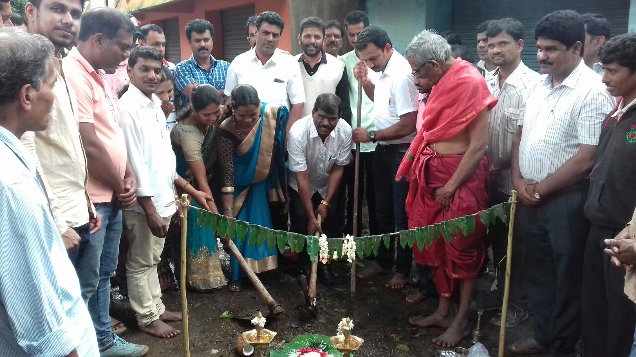 ನಿವೇಶನ ರಹಿತರಿಗೆ ರಾಜೀವ್ ಗಾಂಧಿ ವಸತಿ ನಿಗಮದಿಂದ ನಿವೇಶನ: ಶಾಸಕ ಕುಮಾರಸ್ವಾಮಿ ನಿವೇಶನ ರಹಿತರಿಗೆ ರಾಜೀವ್ ಗಾಂಧಿ ವಸತಿ ನಿಗಮದಿಂದ ನಿವೇಶನ: ಶಾಸಕ ಕುಮಾರಸ್ವಾಮಿ