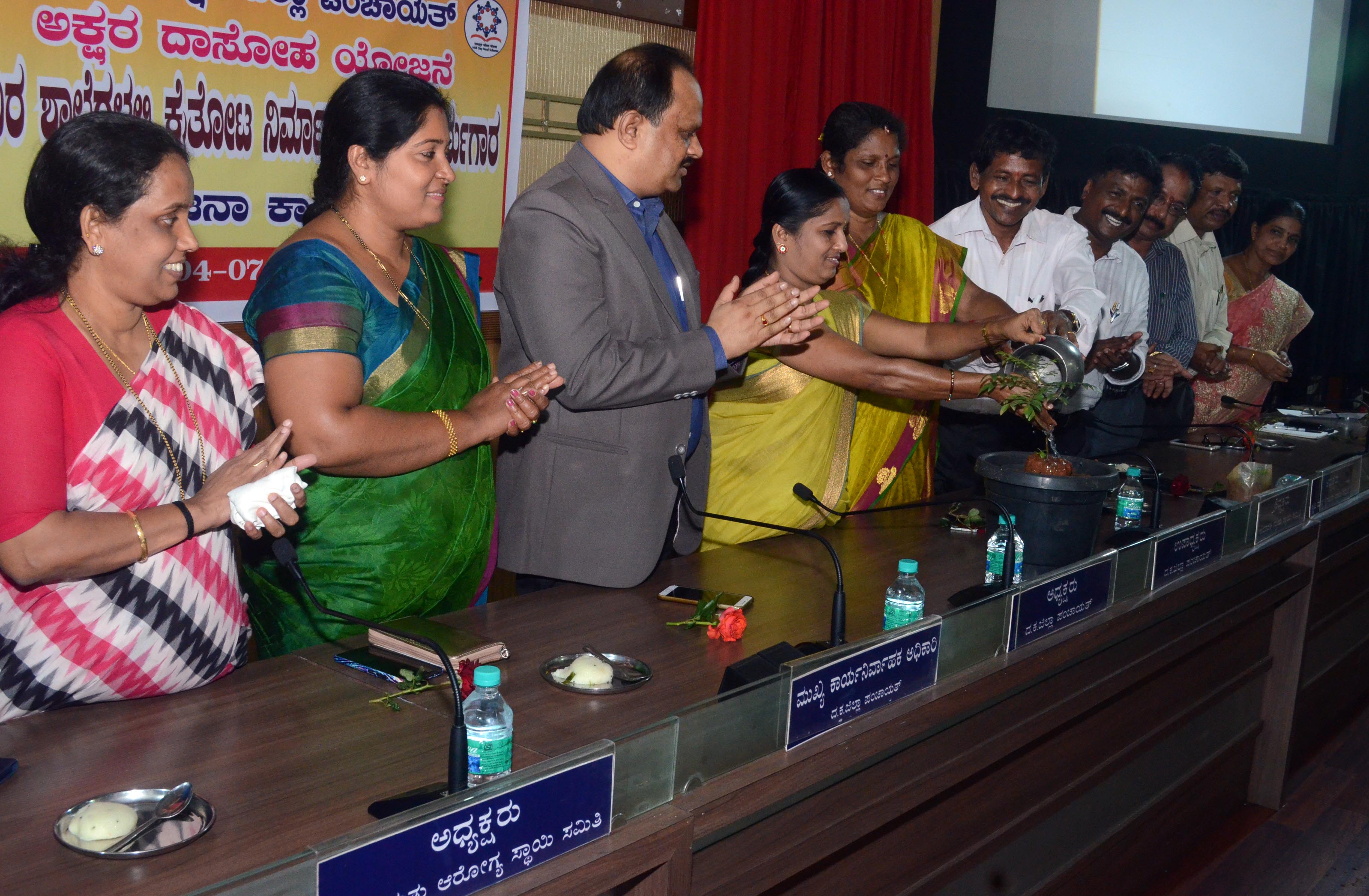 ನರೇಗಾದಡಿ ಸಾವಿರ ಶಾಲೆಗಳಲ್ಲಿ ತರಕಾರಿ, ಹಣ್ಣುಹಂಪಲು, ಜೈವಿಕ ಬೇಲಿ ನಿರ್ಮಾಣಕ್ಕೂ ಚಿಂತನೆ