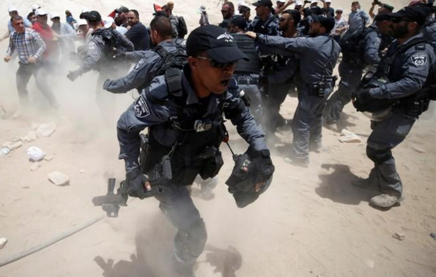 ಬೆಡೋಯಿನ್ ಸಮುದಾಯದ ಗ್ರಾಮ ಸಮತಟ್ಟು ಕಾರ್ಯಾಚರಣೆ: ಫೆಲೆಸ್ತೀನಿಯರು, ಇಸ್ರೇಲ್ ಅಧಿಕಾರಿಗಳ ನಡುವೆ ಘರ್ಷಣೆ