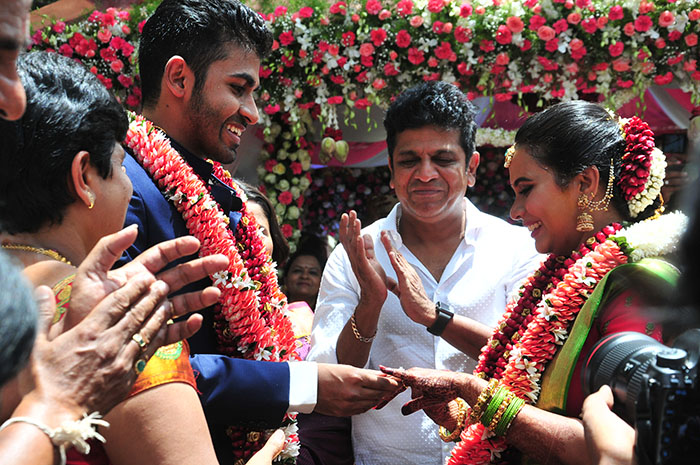 ಮೈಸೂರು: ಡಾ.ರಾಜ್‍ಕುಮಾರ್ ಮೊಮ್ಮಗ ಯುವರಾಜ್ ಕುಮಾರ್ ನಿಶ್ಚಿತಾರ್ಥ