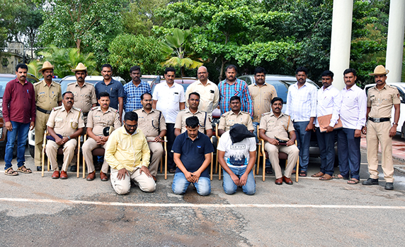 ದಾವಣಗೆರೆ: ಮೂವರು ಅಂತರಾಜ್ಯ ಕಳ್ಳರ ಬಂಧನ; 67 ಲಕ್ಷ ರೂ. ಮೌಲ್ಯದ ಕಾರುಗಳ ವಶ