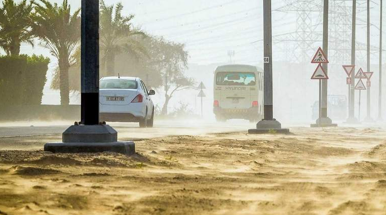 ಯುಎಇಯಲ್ಲಿ ಹಲವೆಡೆ ಮಳೆ, ಕಡಿಮೆಯಾಗದ ತಾಪಮಾನ