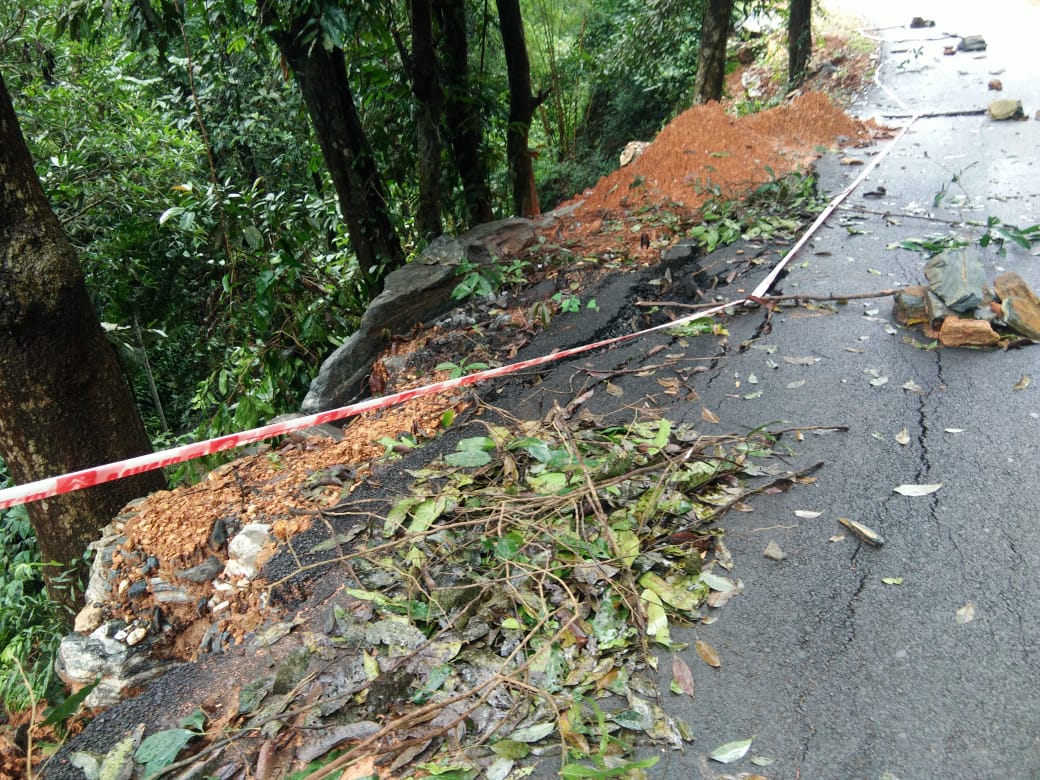 ಮುಂಡಾಜೆ: ಭಾರಿ ಮಳೆಗೆ ಬಿರುಕು ಬಿಟ್ಟ ರಸ್ತೆ
