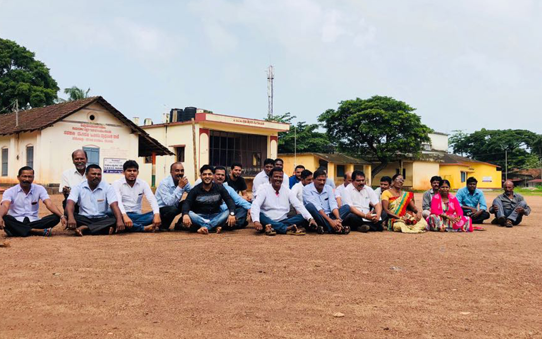 ಪಡುಬಿದ್ರೆ: ಸಹಶಿಕ್ಷಕಿಯ ವರ್ಗಾವಣೆ ವಿರೋಧಿಸಿ ಪ್ರತಿಭಟನೆ