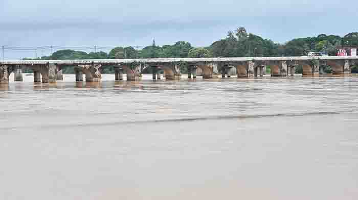 ಶಿವಮೊಗ್ಗ: ಪ್ರವಾಹಕ್ಕೆ ಸಿಲುಕಿ ಕೊಚ್ಚಿ ಹೋದ ವಿದ್ಯಾರ್ಥಿನಿ