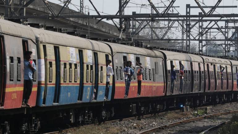 ರೈಲುಗಳಲ್ಲಿ ಸಿಸಿಟಿವಿ ಅಳವಡಿಕೆ: 2,500 ಕೋ. ರೂ. ಸಾಲ ಪಡೆಯಲು ನಿರ್ಧಾರ