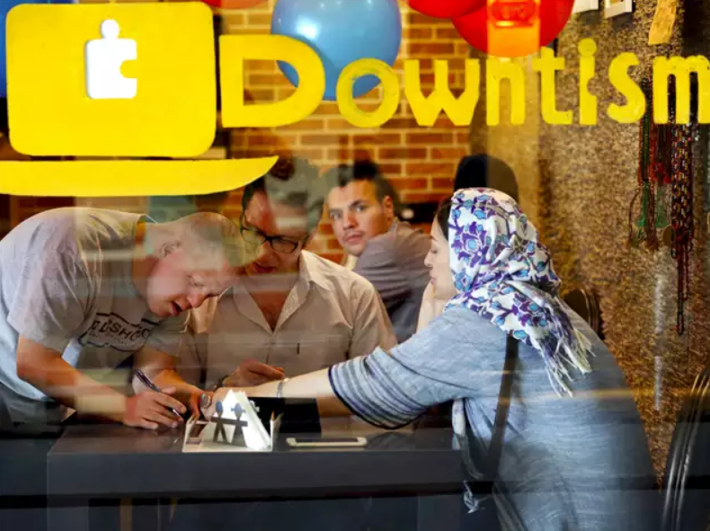 ಡೌನ್‌ಟಿಸಂ:ಇದು ಭಿನ್ನ ಸಾಮರ್ಥ್ಯದ ವ್ಯಕ್ತಿಗಳು ನಡೆಸುತ್ತಿರುವ ವರ್ಣರಂಜಿತ ಕೆಫೆ !