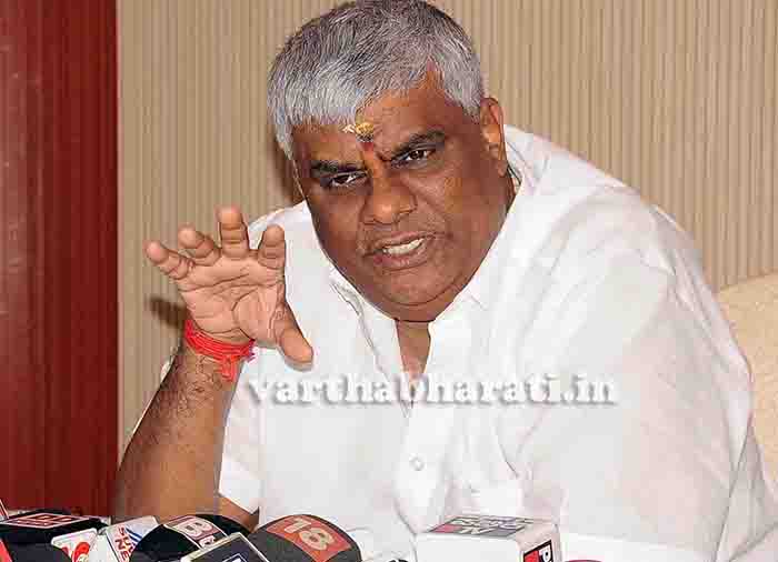 ಬಿಜೆಪಿಯ 20 ಶಾಸಕರು ಜೆಡಿಎಸ್‌ಗೆ ಬರಲು ಸಿದ್ಧ : ವಿಪಕ್ಷಗಳಿಗೆ ತಿರುಗೇಟು ನೀಡಿದ ಸಚಿವ ರೇವಣ್ಣ