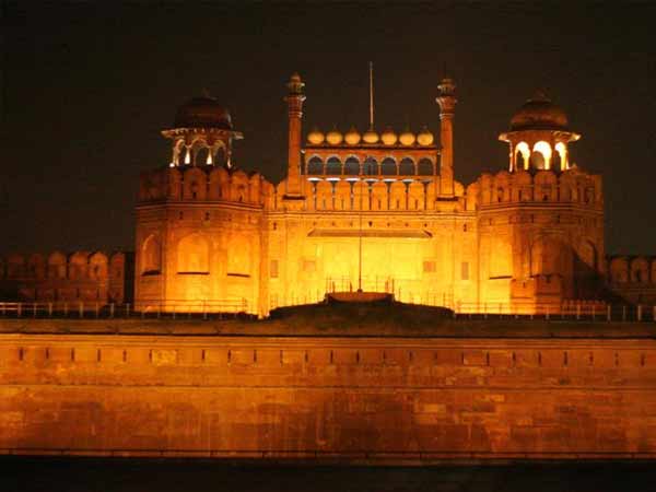 2,500 ದೀಪಗಳಿಂದ ಹೆಚ್ಚಿದ ಕೆಂಪುಕೋಟೆ ಚಂದ