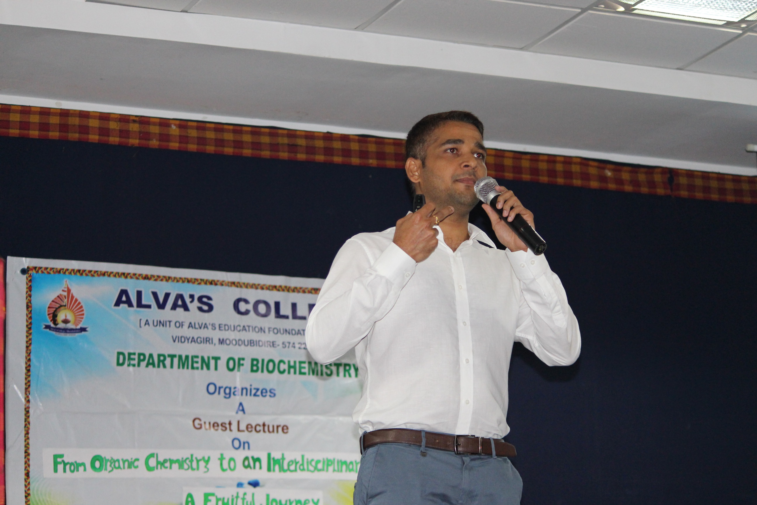 ನಮ್ಮನ್ನು ನಾವು ಸಂಶೋಧನೆಯಲ್ಲಿ ತೊಡಗಿಸಿಕೊಂಡ ಉತ್ತಮ ಫಲಿತಾಂಶ ದೊರಕುತ್ತದೆ: ಡಾ.ದಿನೇಶ್ ಶೆಟ್ಟಿ