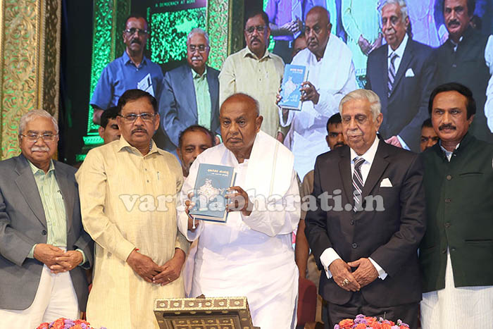 ನೆಹರೂ ಪ್ರಜಾಪ್ರಭುತ್ವ ವ್ಯವಸ್ಥೆಗೆ ಬುನಾದಿ ಹಾಕಿದ ಪಿತಾಮಹ: ಮಾಜಿ ಪ್ರಧಾನಿ ದೇವೇಗೌಡ