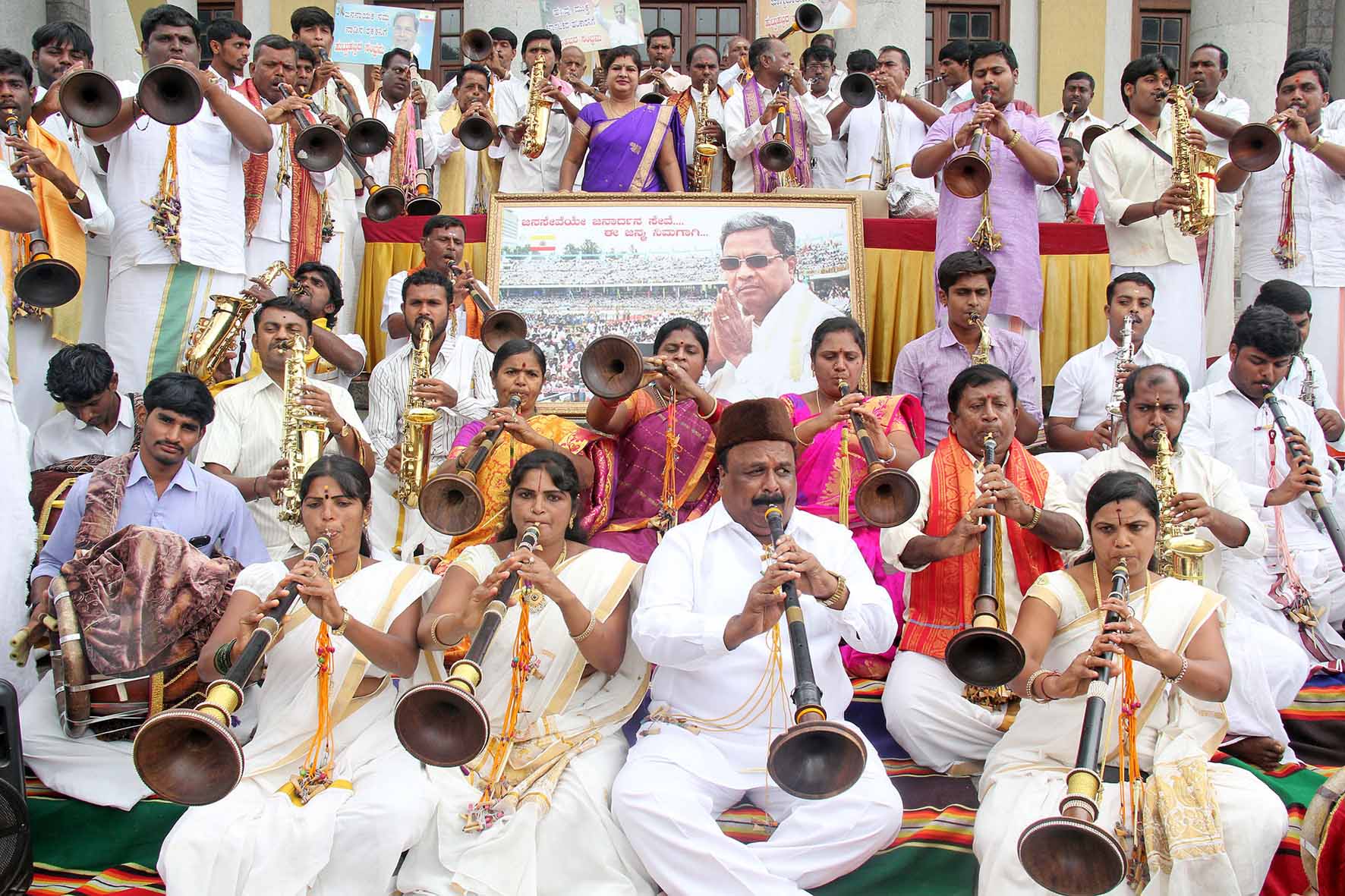 ಸಿದ್ದರಾಮಯ್ಯ ಹುಟ್ಟುಹಬ್ಬ: ಮಂಡೆಲಾ ಅಭಿಮಾನಿಗಳ ವೇದಿಕೆಯಿಂದ ನಾದಸ್ವರ ಅರ್ಪಣೆ