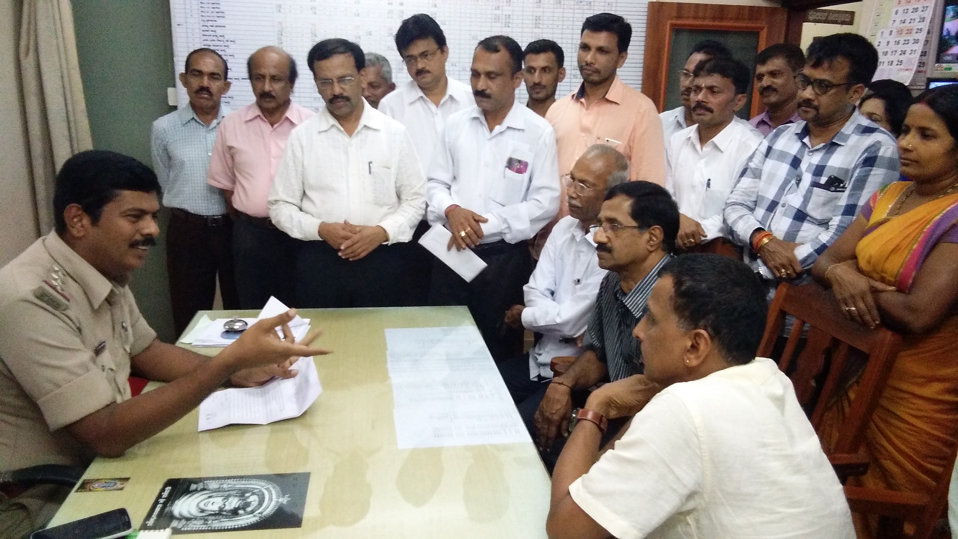 ವೆಂಕಟ್ರಮಣ ಗೌಡ ಆತ್ಮಹತ್ಯೆ ಪ್ರಕರಣ: ತಪ್ಪಿತಸ್ಥರ ವಿರುದ್ಧ ಕ್ರಮಕ್ಕೆ ಆಗ್ರಹಿಸಿ ಮನವಿ