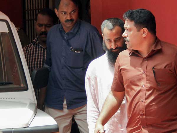 ಮಹಿಳೆಯ ಮೇಲೆ ಅತ್ಯಾಚಾರ, ಬ್ಲಾಕ್‌ಮೇಲ್ ಪ್ರಕರಣ: ಇಬ್ಬರು ಪಾದ್ರಿಗಳು ನ್ಯಾಯಾಲಯದ ಮುಂದೆ ಶರಣು