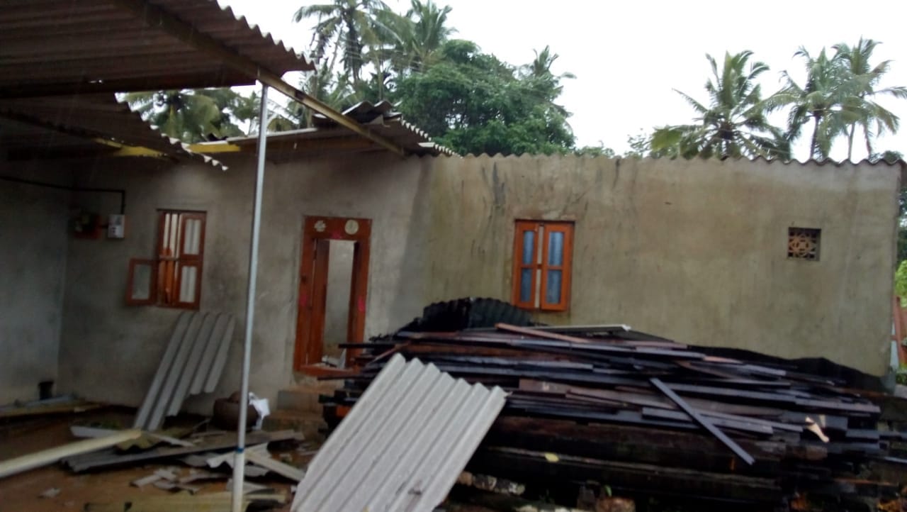 ಪೆರ್ಣಂಕಿಲ: ಸುಂಟರಗಾಳಿಯಿಂದ 50ಕ್ಕೂ ಹೆಚ್ಚು ಮನೆಗೆ ಹಾನಿ, ಲಕ್ಷಾಂತರ ರೂ., ನಷ್ಟ