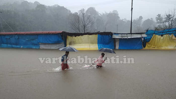 ಕೊಡಗಿನಲ್ಲಿ ನಿಲ್ಲದ ವರುಣನ ಆರ್ಭಟ: ಬಿರುಗಾಳಿ ಮಳೆಗೆ ಧರೆಗುರುಳಿದ ಮರ, ಗುಡ್ಡಗಳು