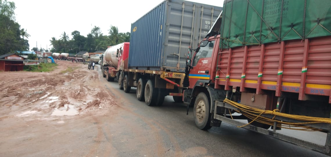 ಸಕಲೇಶಪುರ: ಭಾರೀ ಮಳೆಗೆ ಜನಜೀವನ ಸಂಪೂರ್ಣ ಅಸ್ತವ್ಯಸ್ತ