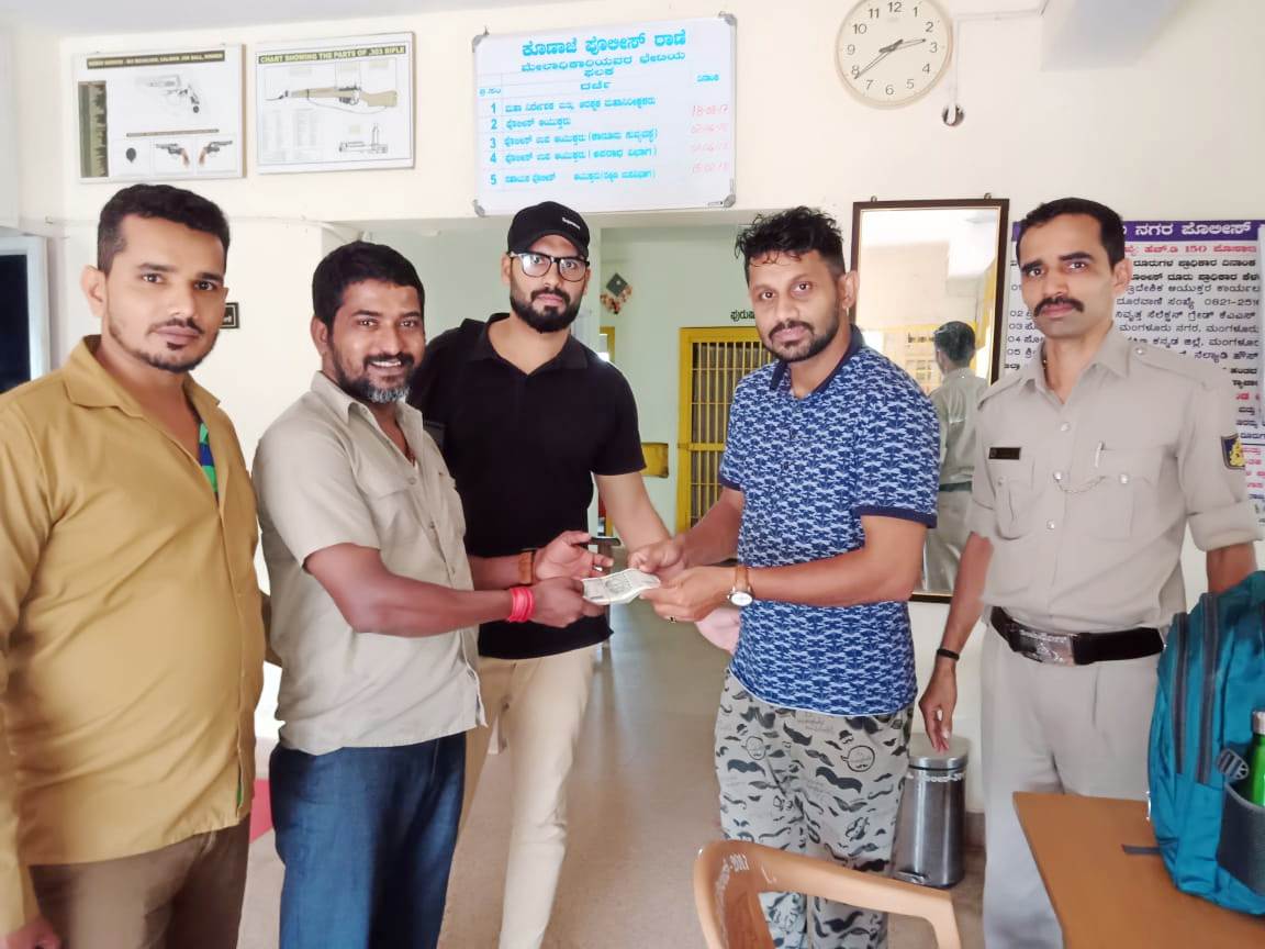 ಉಳ್ಳಾಲ : ಹಣದ ಬ್ಯಾಗ್ ಮರಳಿಸಿ ಪ್ರಾಮಾಣಿಕತೆ ಮೆರೆದ ಅಟೋ ಚಾಲಕ