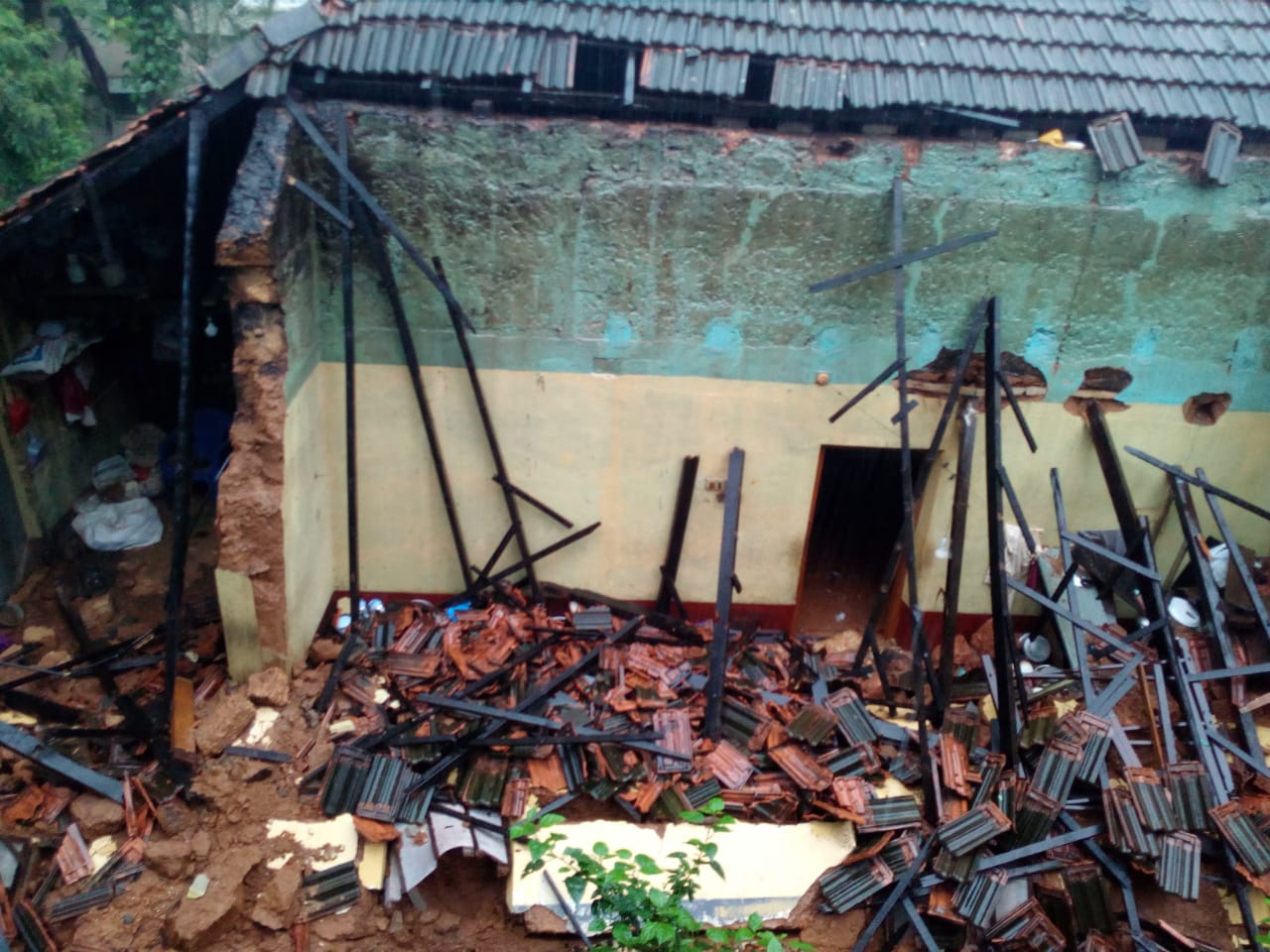 ಬೆಳ್ತಂಗಡಿ: ಮುಂದುವರಿದ ಭಾರೀ ಮಳೆ; ಜನಜೀವನ ಅಸ್ತವ್ಯಸ್ತ