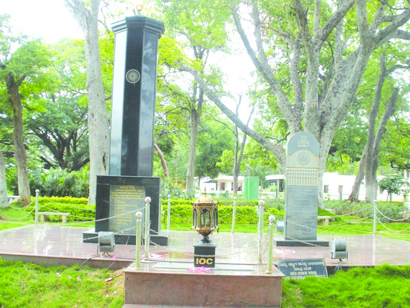 ಸ್ವಾತಂತ್ರ್ಯವೀರರ ರಕ್ತತರ್ಪಣದ ವೀರಭೂಮಿ ವಿದುರಾಶ್ವತ್ಥ ಸ್ವಾತಂತ್ರ್ಯವೀರರ ರಕ್ತತರ್ಪಣದ ವೀರಭೂಮಿ ವಿದುರಾಶ್ವತ್ಥ