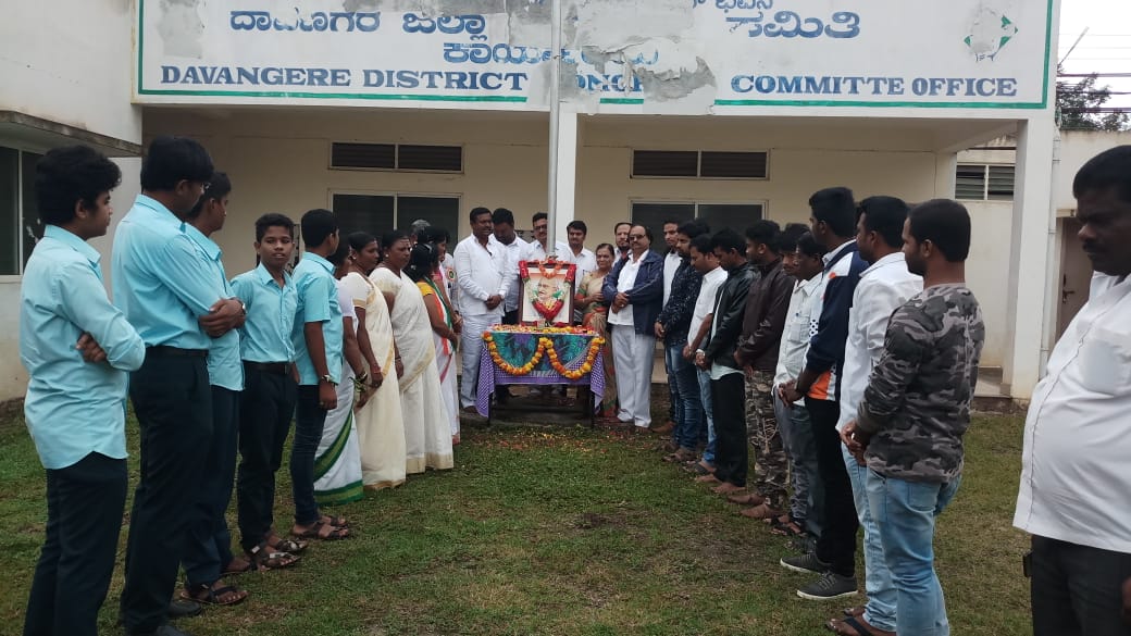 ದಾವಣಗೆರೆ: ಜಿಲ್ಲಾ ಕಾಂಗ್ರೆಸ್ ವತಿಯಿಂದ ಸ್ವಾತಂತ್ರ್ಯೋತ್ಸವ ಆಚರಣೆ