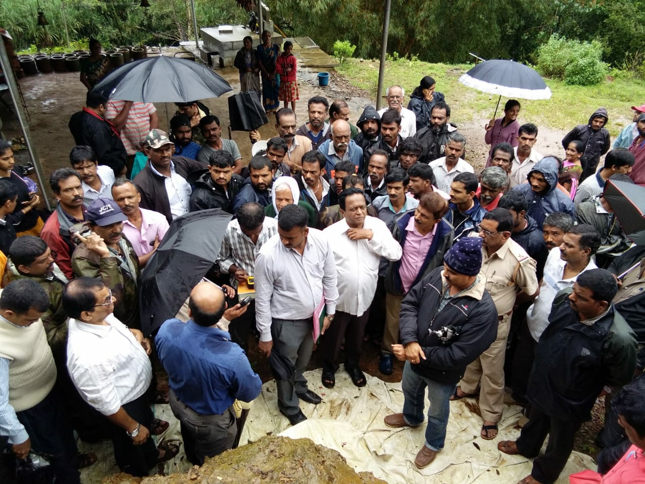 ಜಯಪುರ: ಭೂಕಂಪನ ಸ್ಥಳದಲ್ಲಿ ಬೆಂಗಳೂರಿನ ವಿಜ್ಞಾನಿಗಳಿಂದ ಪರಿಶೀಲನೆ