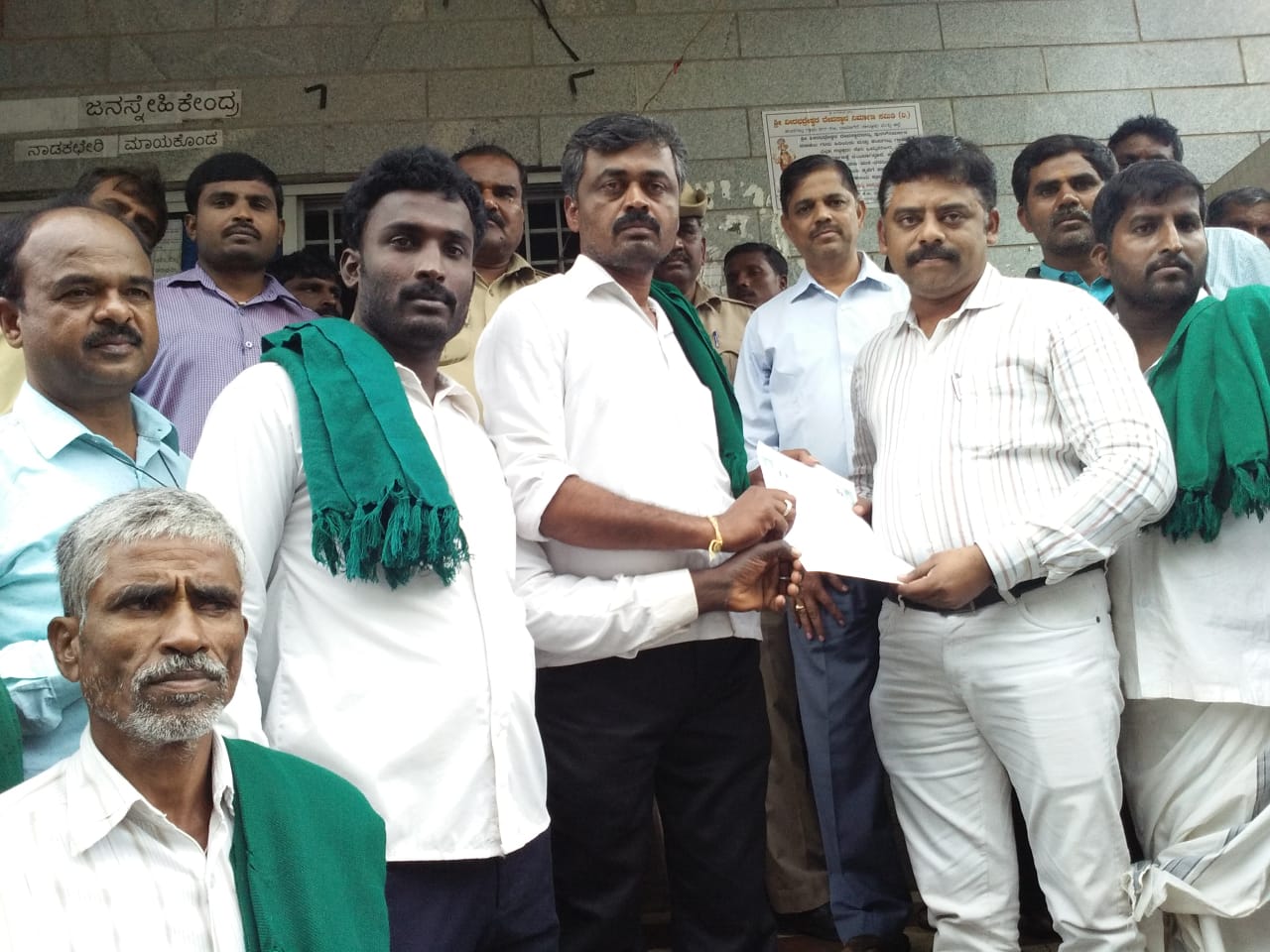 ದಾವಣಗೆರೆ: ಸಾಗುವಳಿ ಪತ್ರ ನೀಡಲು ಒತ್ತಾಯಿಸಿ ರೈತ ಸಂಘದಿಂದ ಧರಣಿ