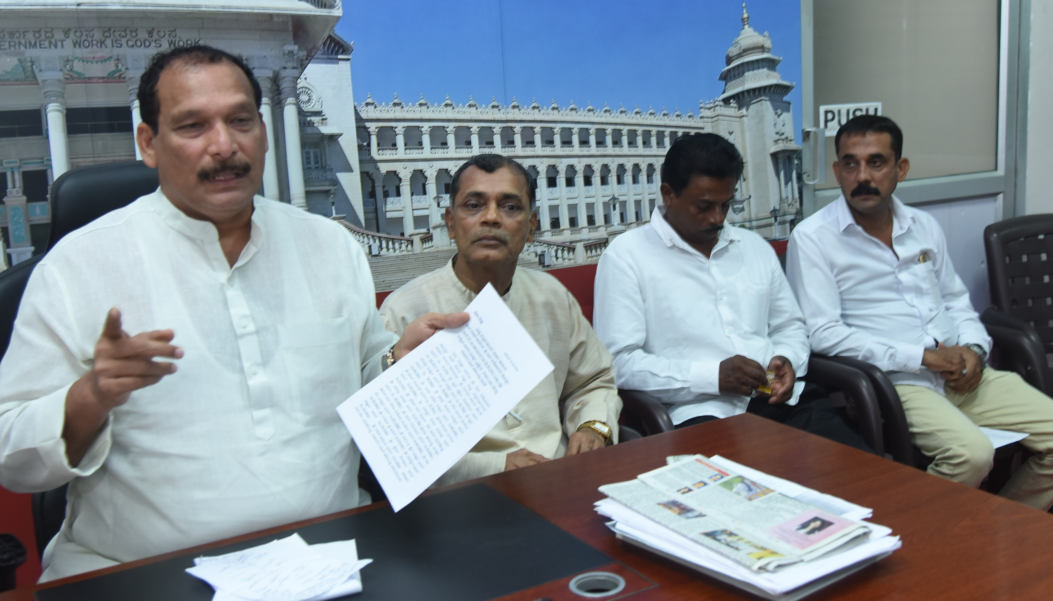 ಕೇಂದ್ರ ಸರಕಾರದಿಂದ ಮಲತಾಯಿ ಧೋರಣೆ: ಐವನ್ ಡಿಸೋಜಾ ಆರೋಪ